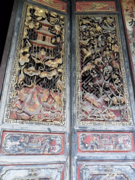 TuanShan - example of wood carved doors