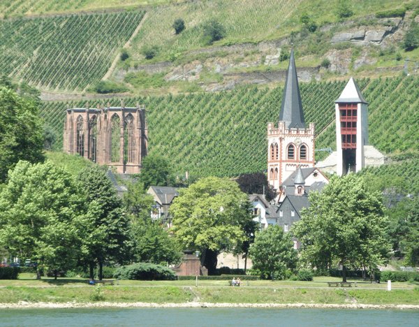 Rhine, 3 eons of churches