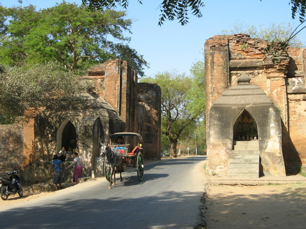 Tharabar Gate