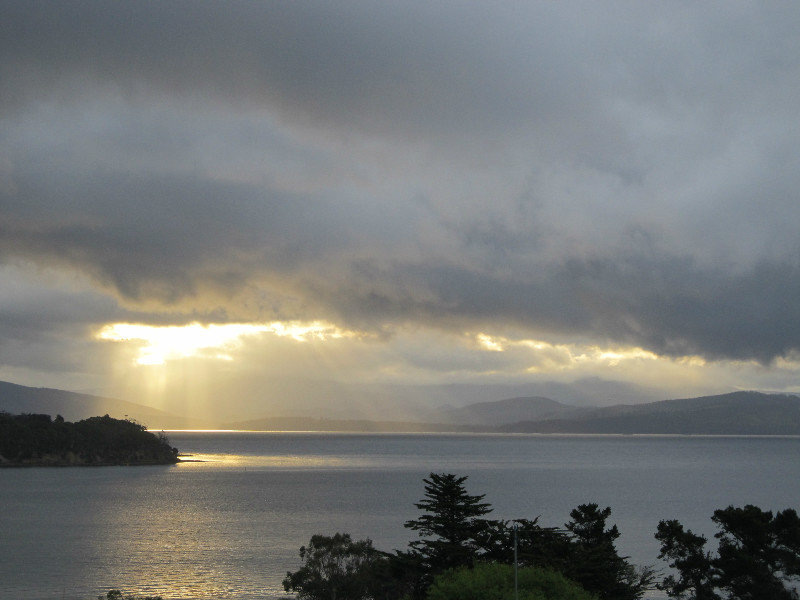 Looking towards the storm (and sthn Tasmania)