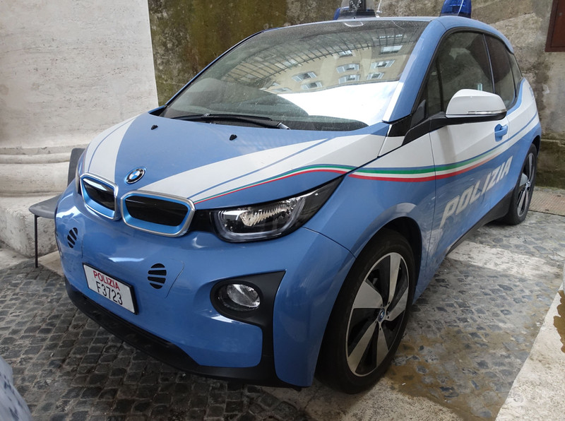Italian highway pursuit car - it's electric!