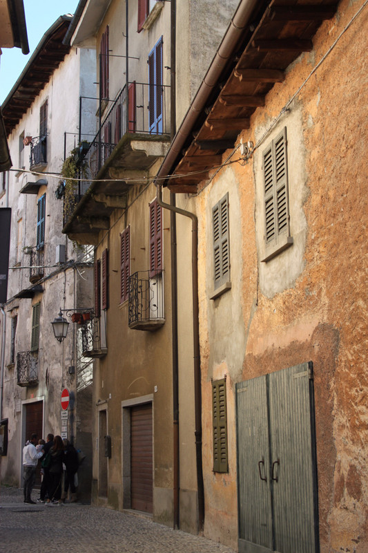 cobblestone streets in Orta San Giulio