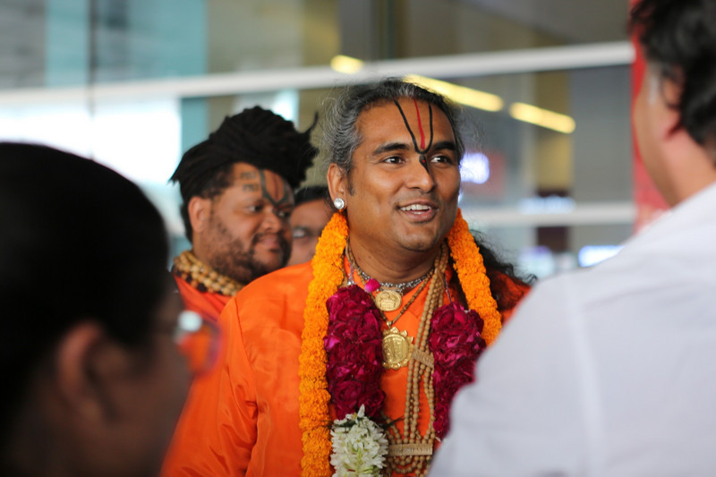 welcoming Paramahamsa Vishwananda at Delhi Airport