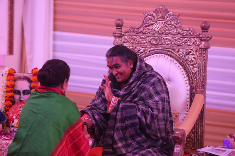 blessing the people who came for the satsang