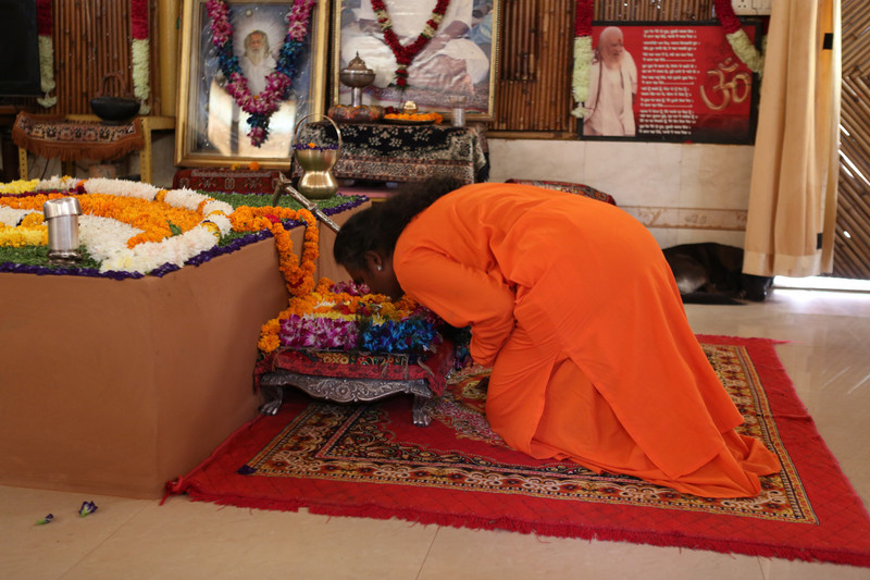 Paramahamsa Vishwananda at the SitaRam Baba Samadhi