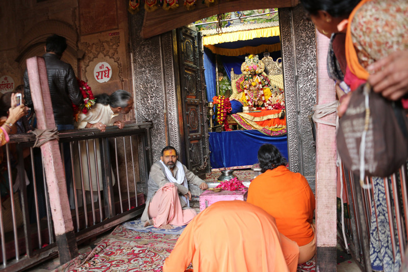 Paramahamsa Vishwananda and Swami Chakradara bowing down in the Bankhe Bihari Temple 