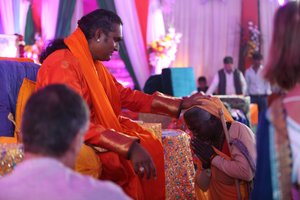 Paramahamsa Vishwananda giving Darshan