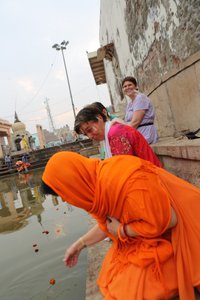 Swamini Kishori blessing us with the holy water of Radha Kund