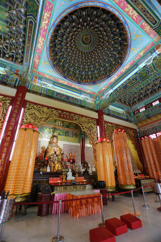 Thean Hou Temple - what an amazing ceiling!