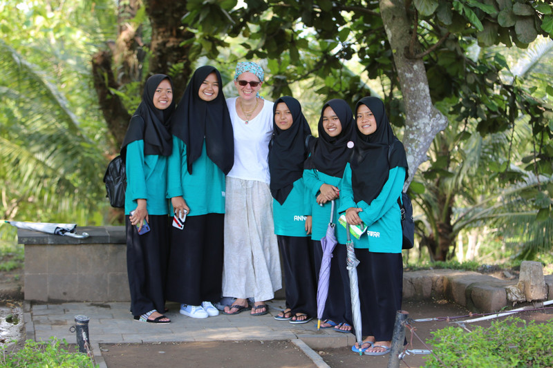 .....these superpolite girls from Sumatra wanted an interview to practice there english