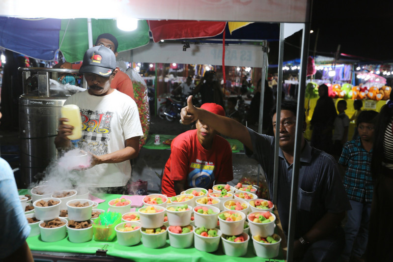 night market at Pantai Boom - ice cream vendor