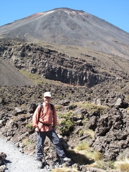 Markus vor unserem Ziel - auf diesen Vulkan kletterten wir hoch