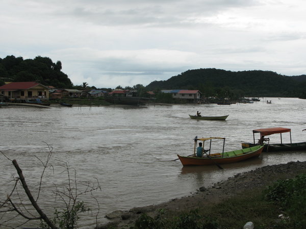 malaysisches Kampung am Sungai
