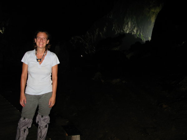 Nina im Deer Cave