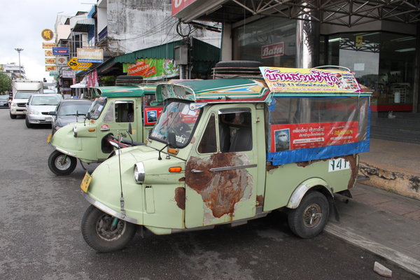 See the ad of Air Asia on the tuk-tuk?