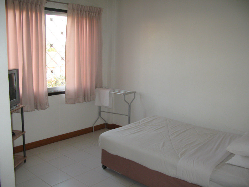 spotless room in Phi-lo