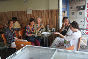 happy reunion with a chai with the Belgium family we met in Kannur
