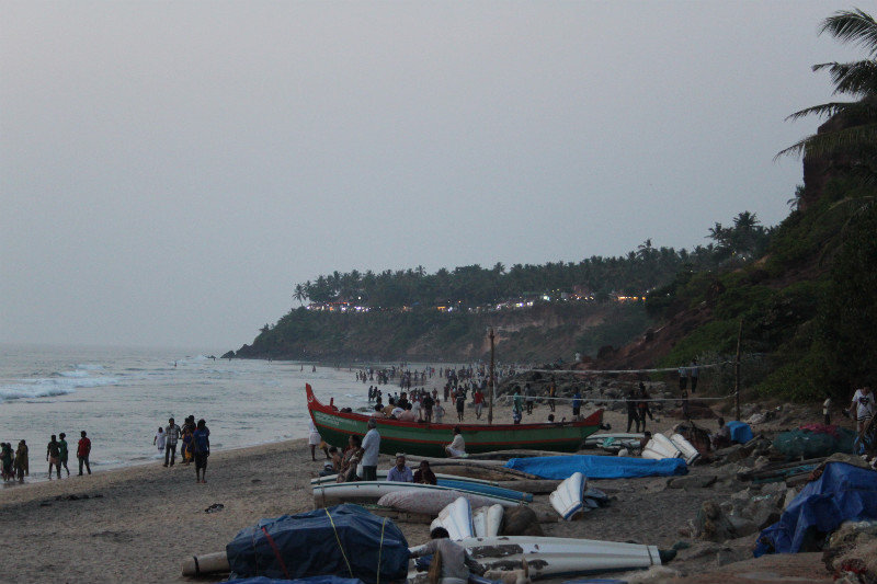 busy beach @ Varkala