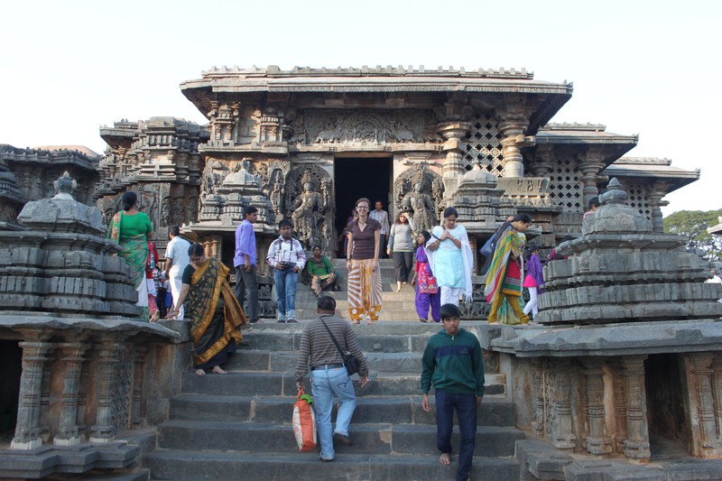 it was busy at the Hoysaleswara Temple in Halebid
