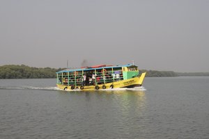 ferry coming from Gorai Island