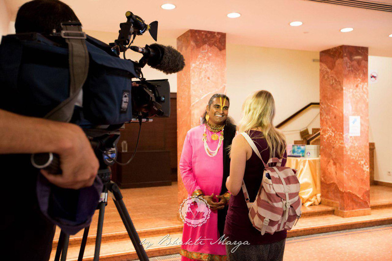 Paramahamsa Vishwananda giving an interview to the austrian television
