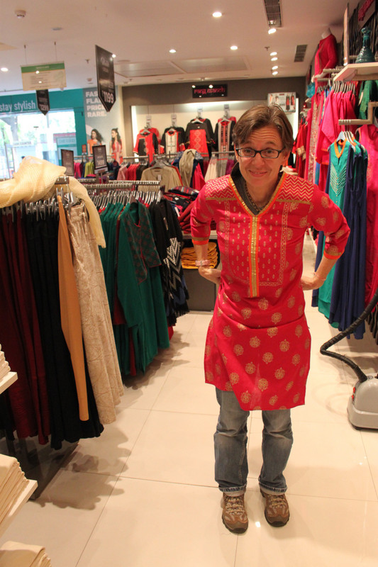 first thing to do in Jaipur: buying some clothes