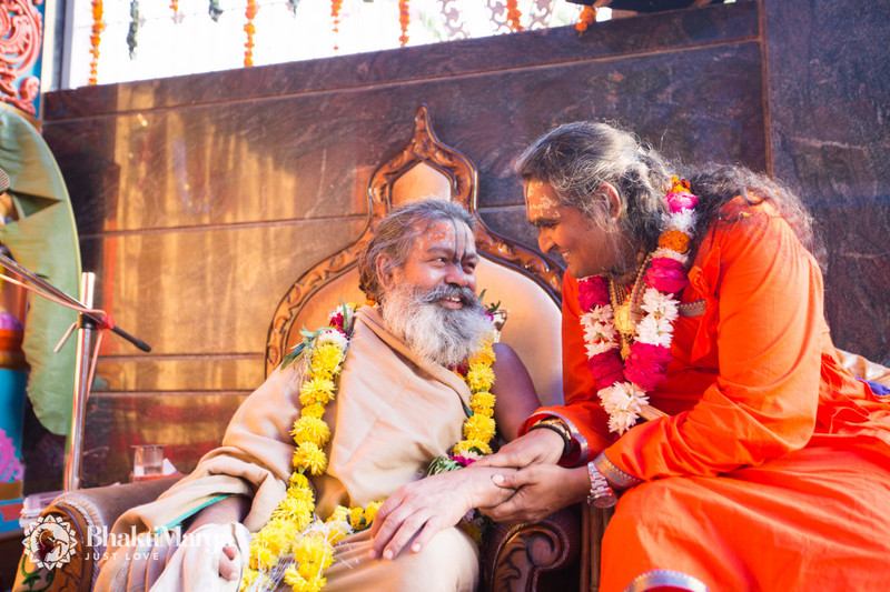 amazing moment: Sri Binod Biharidas with Paramahamsa Vishwananda