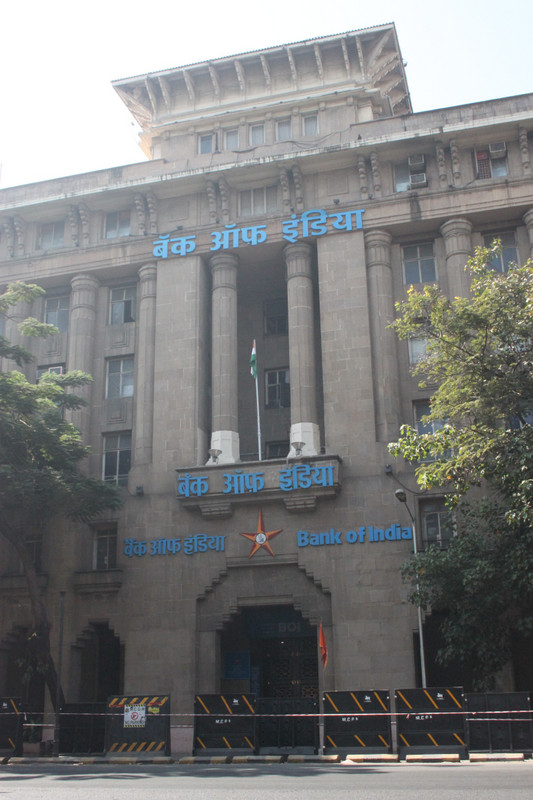 even on a sunday, the bank of India was tremendously protected by security guards