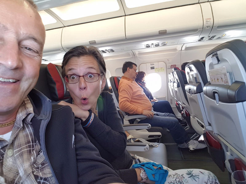 oooooohhhhhh, we are soon landing in Lisbon!!!