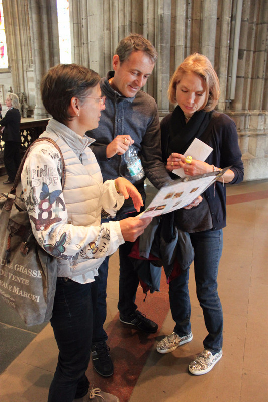 bumping into friends in the Kölner Dom and exchanging addresses of vegan restaurants