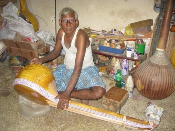 Chennai music makers - Vina instrument