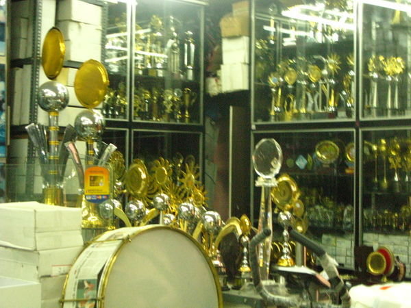 so many trophy shops...they like to give awards 4 everything here...my kinda place!!!