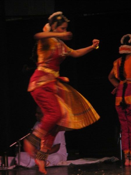 Awesome Indian dancing...Delhi
