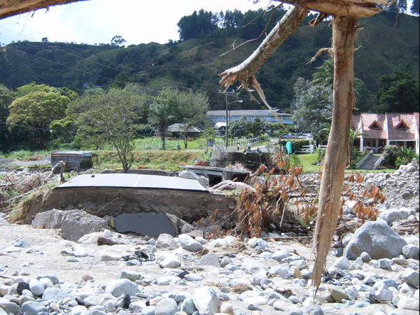 Destroyed bridge in Boquete