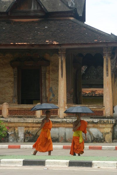 Monks; Vientiane