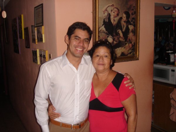 Mama ecuatoriana e hermano