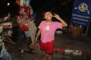 Ein Kind am Night Market