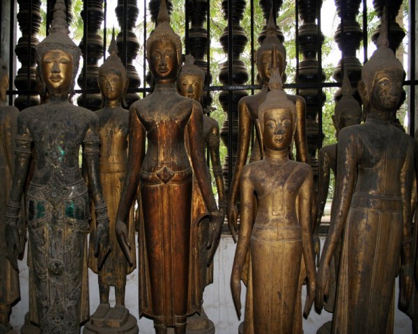 Buddha images inside Wat Visoun