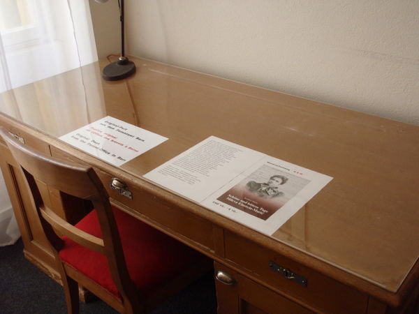 einsteins patented desk