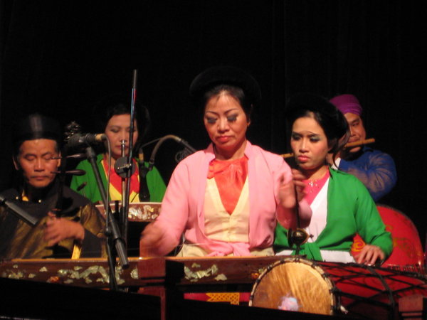 Traditional Vietnamese musical accompaniament