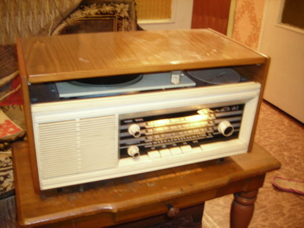 Soviet turntable/radio