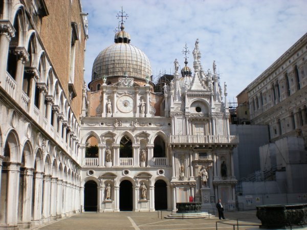 Inside the courtyard of Doges Palace