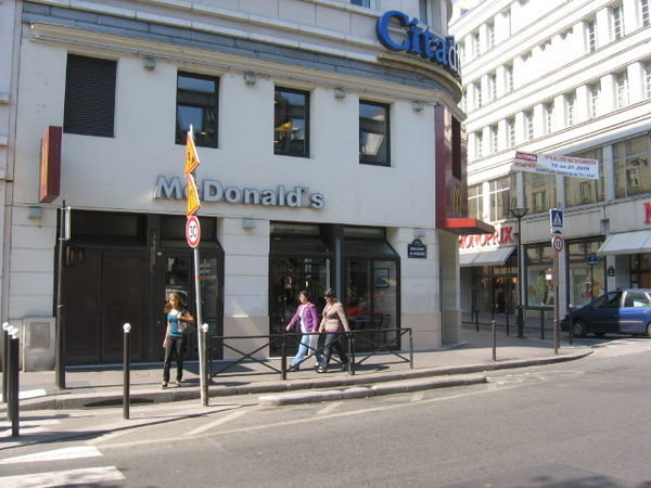 mcdonald-s-in-paris-photo