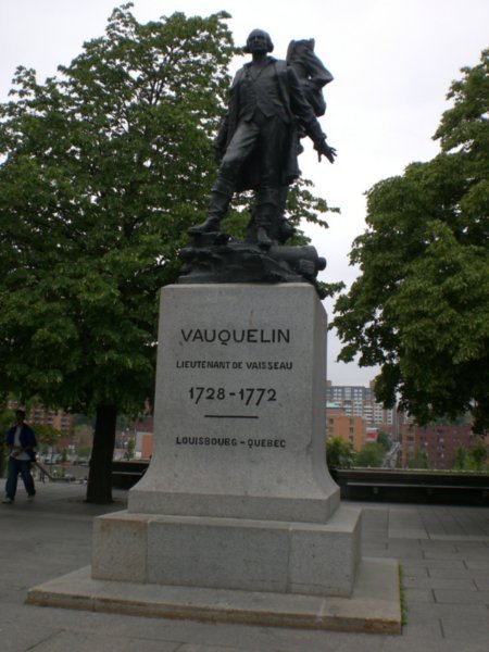 Statue to the French/Canadian equivalent of Nelson
