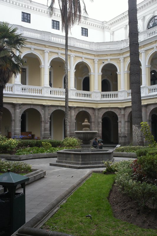 Inner courtyard at the Centro cultural 