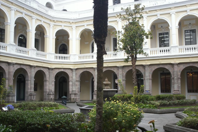 Inner courtyard at the Centro cultural