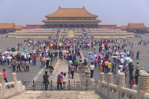 the masses in the Forbidden City