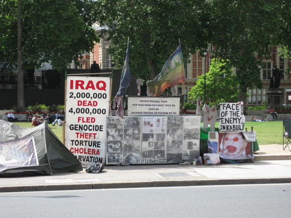 Outside Westminster Abbey were words of encouragement for George Bush and the war effort