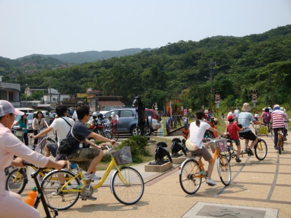 Riding bicycle becomes populous sports here on weekends