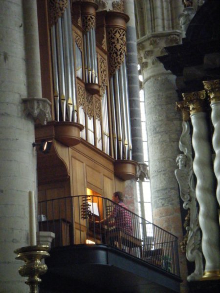 organ player in the church